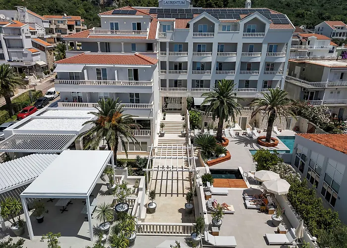 Laurentum فندق Tučepi